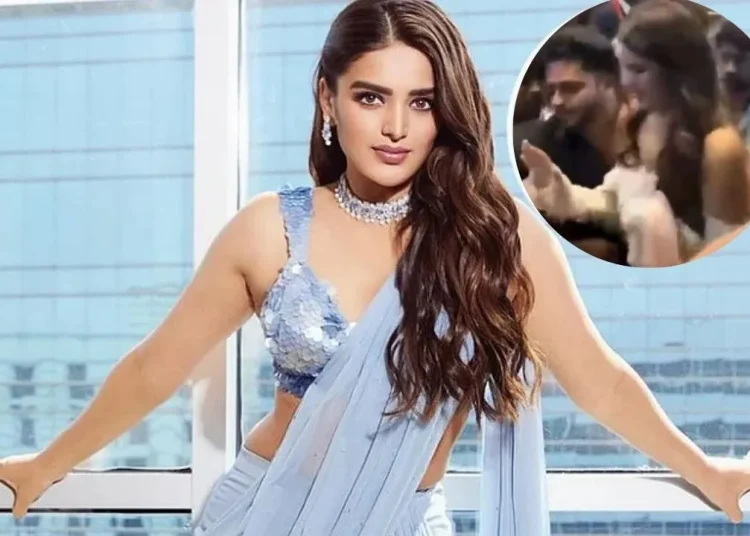 Nidhhi Agerwal izbjegla je neugodnosti s garderobom usred ludila obožavatelja tijekom lansiranja pjesme iz filma ‘The Raja Saab’ Nidhhi Agerwal izbjegla je neugodnosti s garderobom usred ludila obožavatelja tijekom lansiranja pjesme iz filma ‘The Raja Saab’