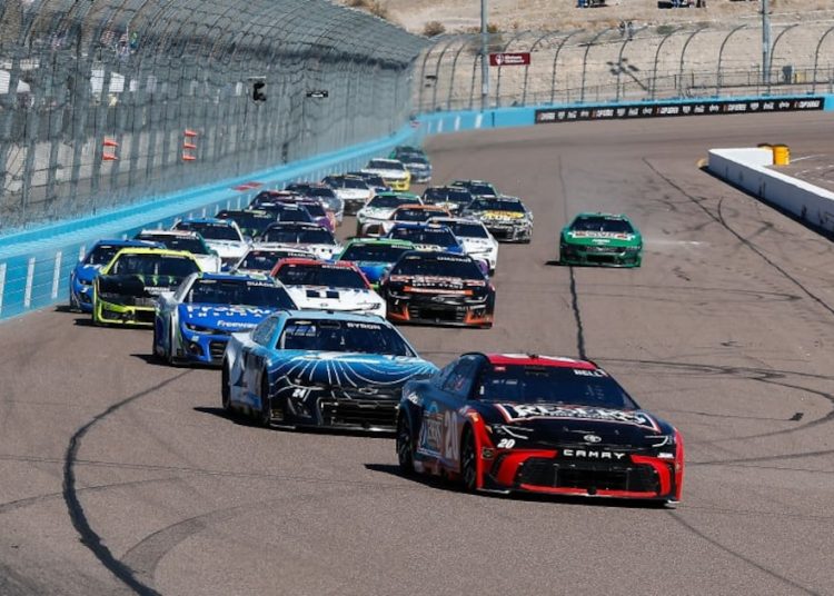 Povećanje vrijednosti NASCAR chartera novim zimzelenim odredbama, tvrde investitori