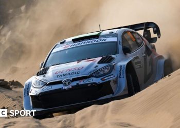 Svjetsko prvenstvo u reliju: Utrka za naslov na oštrici noža dok Elfyn Evans prati Sebastiena Ogiera u Saudijskoj Arabiji