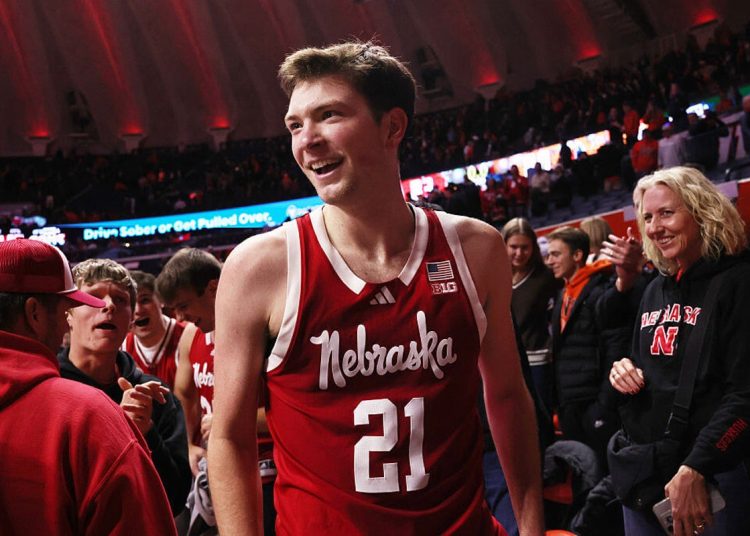 Top 25 muške sveučilišne košarke: Što pokreće i dalje neporažene Michigan, Arizona… i Nebraska?