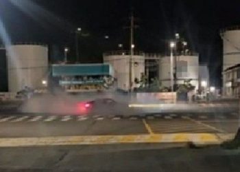 Turist u svojim dvadesetima kreće u divlji “drift” s unajmljenim automobilom u Jejuu: “Nema automobila?”