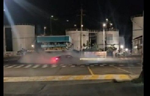 Turist u svojim dvadesetima kreće u divlji “drift” s unajmljenim automobilom u Jejuu: “Nema automobila?” Turist u svojim dvadesetima kreće u divlji “drift” s unajmljenim automobilom u Jejuu: “Nema automobila?”