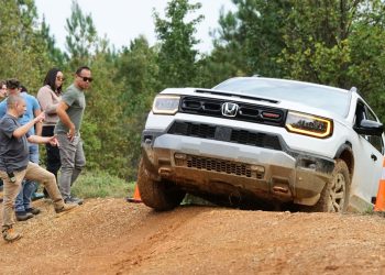 Unutar Hondine škole za obuku zaposlenika u vožnji izvan ceste