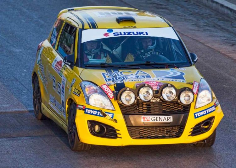 Zašto neki sportski automobili dolaze s dodatnim svjetlima?