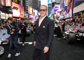 Zašto su Brad Pitt i George Russell zatvorili Caesars Palace zbog noćne reklame za Mercedes