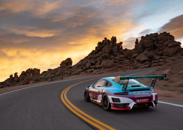 Divlji Porsche 911 GT2 RS Art Car osvajaju Pikes Peak Divlji Porsche 911 GT2 RS Art Car osvajaju Pikes Peak