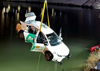 Drifting šalje poljski taksi u ledenu rijeku