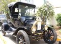 Festival starinskih automobila u Mumbaiju predstavlja najstariji indijski model Forda iz 1915. godine koji je još uvijek u voznom stanju, ‘Vozio sam ga cijelim putem od Juhua’, izjavljuje vlasnik. Festival starinskih automobila u Mumbaiju predstavlja najstariji indijski model Forda iz 1915. godine koji je još uvijek u voznom stanju, ‘Vozio sam ga cijelim putem od Juhua’, izjavljuje vlasnik.