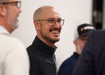 Joey Logano driftanje svojeg ‘omiljenog auta’ u snijegu tijekom vožnje s obitelji – Motorsport – Sport