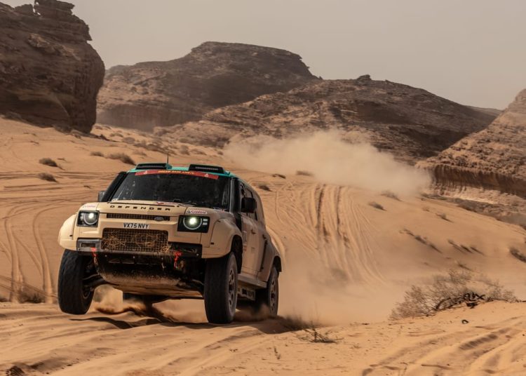 Još jedna etapna pobjeda za Defender učvršćuje Peterhanselovo naslijeđe u Dakaru Još jedna etapna pobjeda za Defender učvršćuje Peterhanselovo naslijeđe u Dakaru