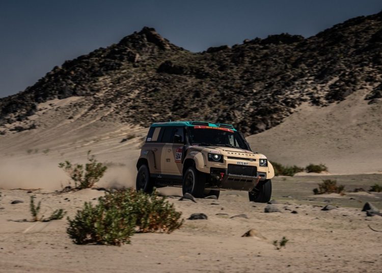 Kako će se novi Defender usporediti s najbržim automobilima Dakara? Kako će se novi Defender usporediti s najbržim automobilima Dakara?