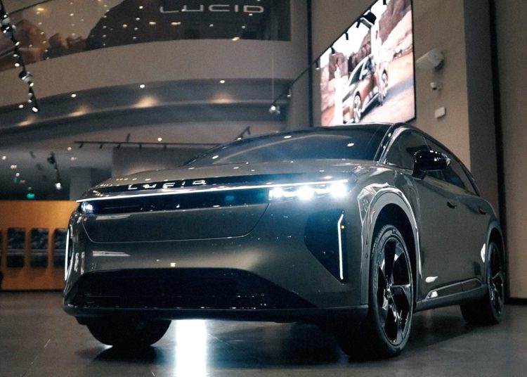 Lucid nudi Gravity Touring za 749 USD mjesečno uz 12.500 USD u kombiniranim poticajima Lucid nudi Gravity Touring za 749 USD mjesečno uz 12.500 USD u kombiniranim poticajima