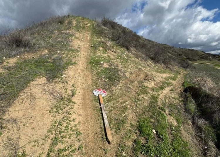 Naoružani vlasnik zemljišta prijetio vozačima u blizini Vail Lake, jedna osoba uhićena