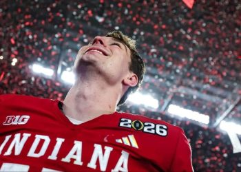 Poredak 136 sveučilišnih nogometnih timova nakon sezone 2025.: uvjerljivi broj 1 i drugi inspirativni igrači