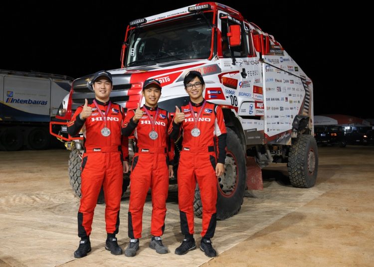 Rekordna vožnja relija Dakar za tim Hino Rekordna vožnja relija Dakar za tim Hino