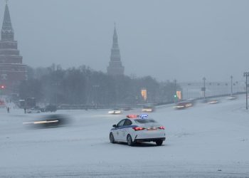 Rekordne snježne oborine na ruskom dalekom istoku donose zabavu, frustraciju i velike nanose