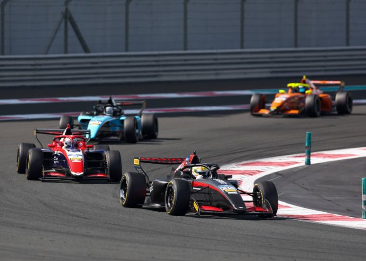 Taito Kato završava P5 u utrci 1 FRME…