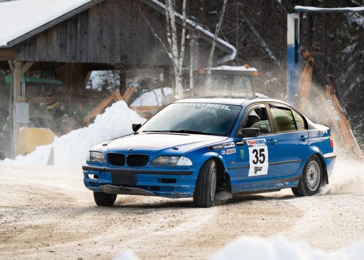Tim O’Neil vodi školu relija “Imenuj svoju cijenu”.