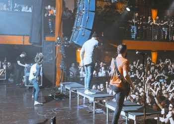 Uzbudljiva trka u Namsai-Pangsau PowerDrive: visokooktanska motosportska akcija