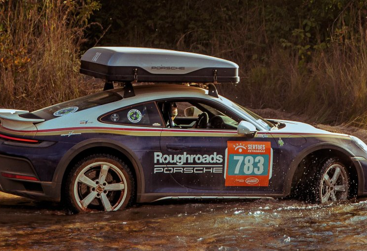 Brazilska obitelj koristila Porsche 911 Dakar na off-road reliju dugom 2200 milja