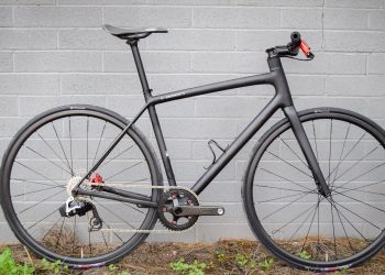 Fair Wheel Bikes izgradili su 9lb Flat-Bar Specialized Aethos