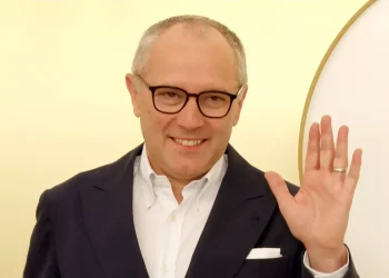 Izvršni direktor F1 poziva na mir usred kontroverzi oko propisa za 2026.: navijači se pripremaju za kaos