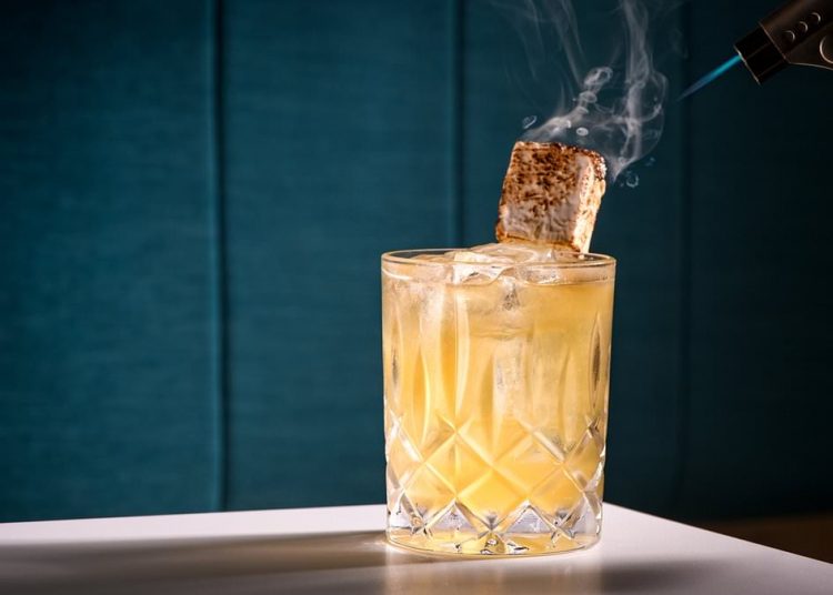 Je li vaš omiljeni napitak ‘novi novac’? Stručnjakinja za bonton LAURA WINDSOR otkriva koja pića biraju novi bogataši.