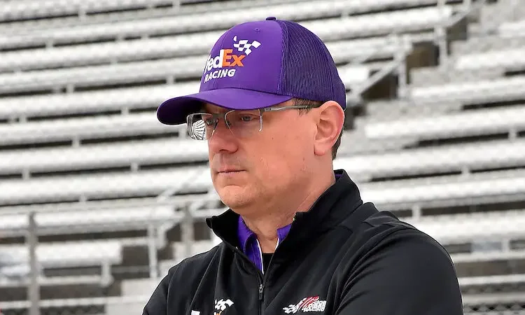 Joe Gibbs Racing tuži bivšeg direktora za natjecanja Chrisa Gabeharta