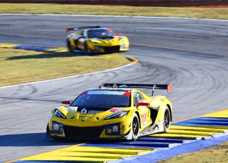 Kada je Chevy započeo tvorničke utrke s Corvette?