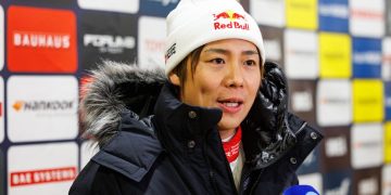 Katsuta je zbunjen jer gubi kontakt s Evansom