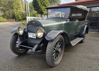 
Lincoln Model L Touring Projekt površine kao primjer iz Lelandove ere s V8 snagom
