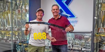 Lowndes prodaje poznati #888 Triple Eight Brownu