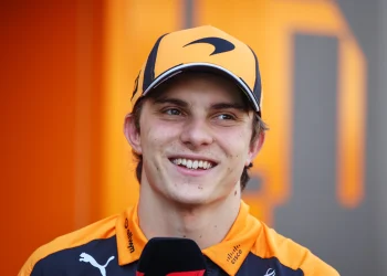 Oscar Piastri ističe da McLaren ‘postaje optimističniji’ nakon testiranja u Bahreinu, ali naglašava da tim nije ‘predvodnik’