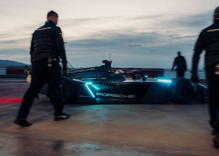 Porsche počinje s testiranjem GEN4 Formule E bolida na stazi
