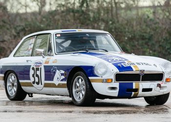 Richard Hammond prodaje 4 automobila na retro aukciji Iconic Auctioneers’ Race