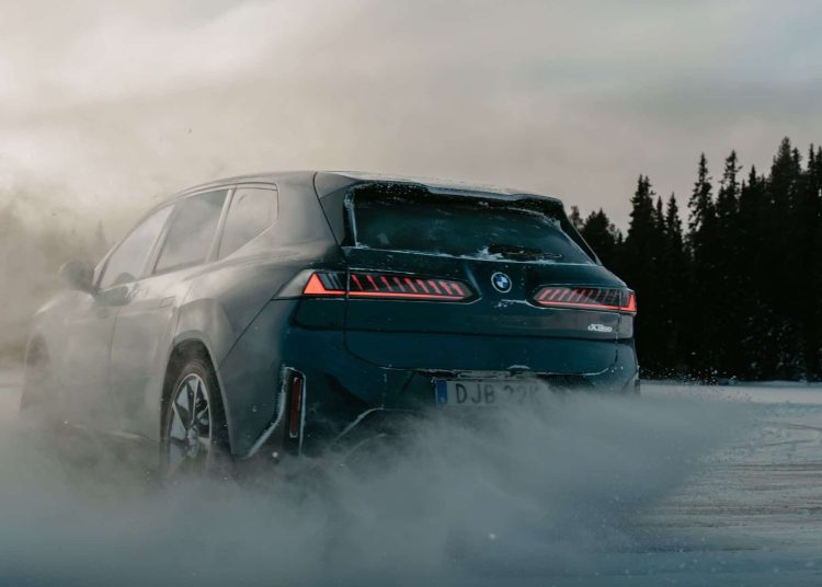 Testirali smo BMW iX3 u driftanju po zaleđenim švedskim jezerima Testirali smo BMW iX3 u driftanju po zaleđenim švedskim jezerima