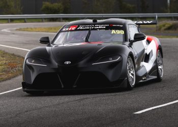 Toyotin napad na Supercars: Swindon Powertrain partner motora