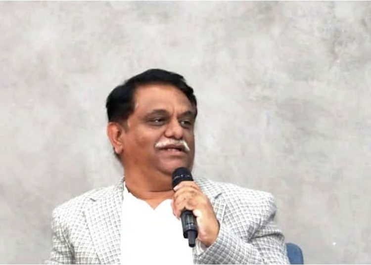 Viši službenik IAS-a Arvind Kumar suspendiran zbog optužbi vezanih uz Formulu E-Race Viši službenik IAS-a Arvind Kumar suspendiran zbog optužbi vezanih uz Formulu E-Race