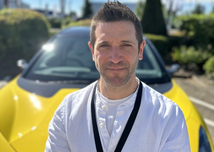 Vrući novi Mercedes-AMG sada nudi Drift Mode za uzbudljive vožnje bočno Vrući novi Mercedes-AMG sada nudi Drift Mode za uzbudljive vožnje bočno