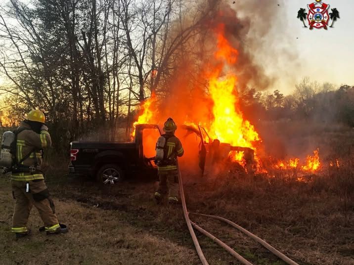 ZALJUBLJEN U AVANTURE – ZAŠTITA TERENSKOG VOZILA OD POŽARA Ako ste tip koji voli vožnju izvan ceste—posebno s vozilom koje je preinačeno za nižu visinu—budite svjesni da možete povećati rizik od požara vašeg vozila. ZALJUBLJEN U AVANTURE – ZAŠTITA TERENSKOG VOZILA OD POŽARA Ako ste tip koji voli vožnju izvan ceste—posebno s vozilom koje je preinačeno za nižu visinu—budite svjesni da možete povećati rizik od požara vašeg vozila.