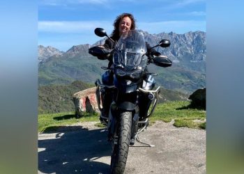 Zubar iz Sjevernog Yorkshirea vozi bicikl u Dakaru u spomen na majku za vozilo hitne pomoći