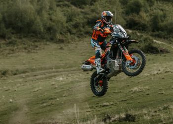 2026 KTM 890 Adventure R Rally dolazi po cijeni od £19,299