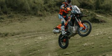 2026 KTM 890 Adventure R Rally dolazi po cijeni od £19,299
