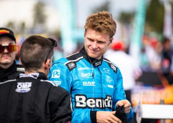 Bates je održao ‘brutalnu’ lekciju nakon što je bio grub na debiju – Supercars