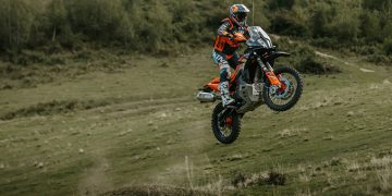 DESERT BRED. KTM 890 ADVENTURE R RALLY 2027: Napravljen bez kompromisa