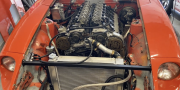 Datsun 280Z s Mercedes-Benz V12 motorem