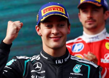 George Russell iz Mercedesa pobjeđuje na otvaranju sezone F1 zbog kontroverzne promjene pravila koja stupa na snagu