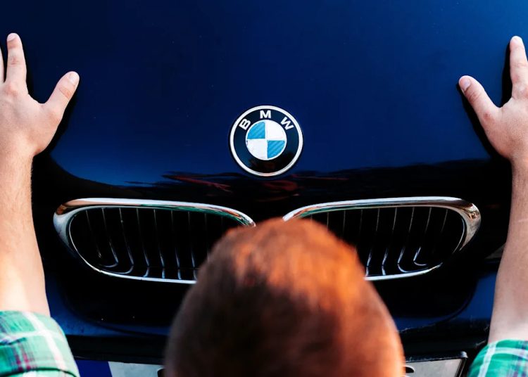 Kupnja BMW-a od 68 tisuća dolara: Viralna lekcija o žaljenju i financijskim pogreškama jednog čovjeka
