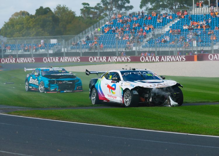 Nesretni Bates ‘nije uspio proći zavoj 3’ tijekom lošeg vikenda – Superautomobili