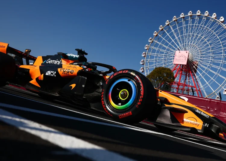 Oscar Piastri postavlja ritam ispred Kimija Antonellija i Georgea Russella tijekom drugog treninga u Japanu Oscar Piastri postavlja ritam ispred Kimija Antonellija i Georgea Russella tijekom drugog treninga u Japanu